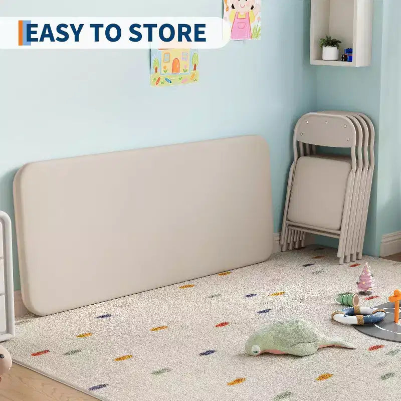 Ensemble de quatre chaises pliantes pour enfants, idéal pour les restaurants, les crèches et les salles de classe. (Chaises uniquement)