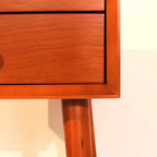 Table de chevet avec 2 tiroirs et façade inclinée pour chambre ou salon