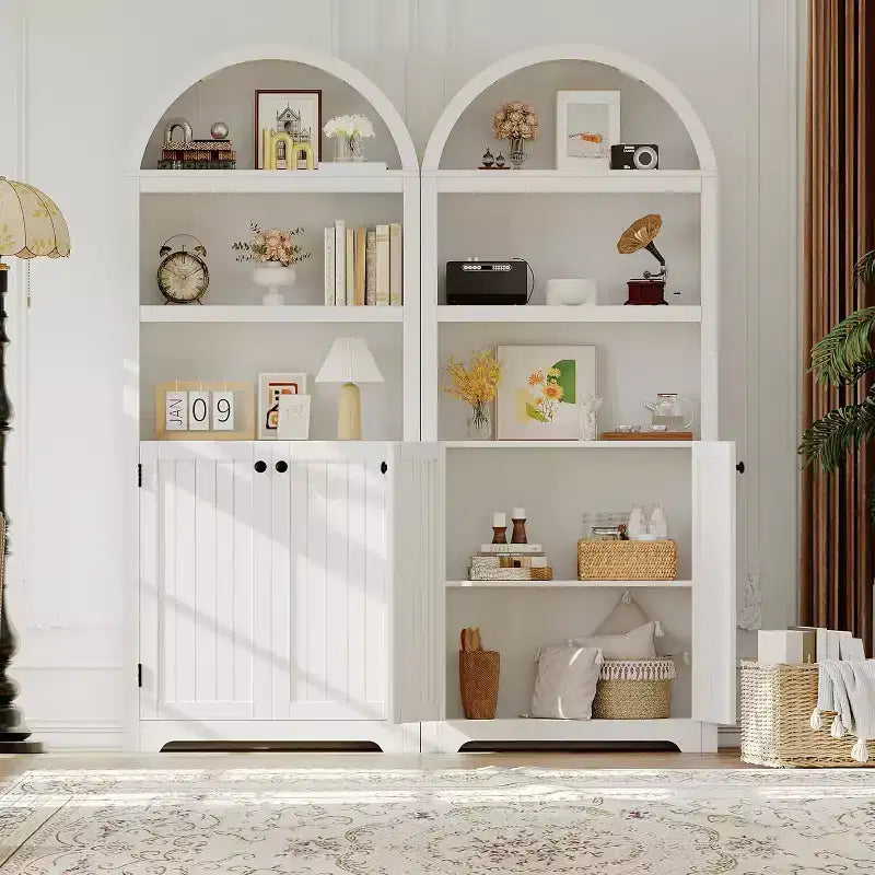 Meuble Blanc Moderne Voûté de 72 po - Étagère à 5 Niveaux en Bois avec Portes Doubles, Étagère Réglable, Poignées Noires, Bibliothèque Autonome pour Salon